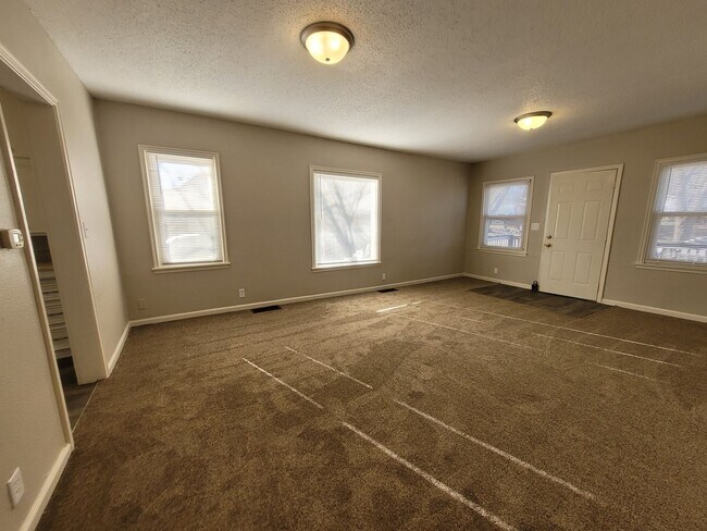 Foto del edificio - Pet Friendly 2 Bedroom Home with detached garage!