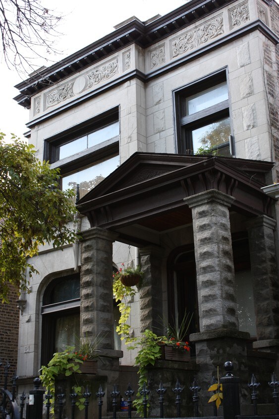 Building Photo - 2436 N Maplewood Ave