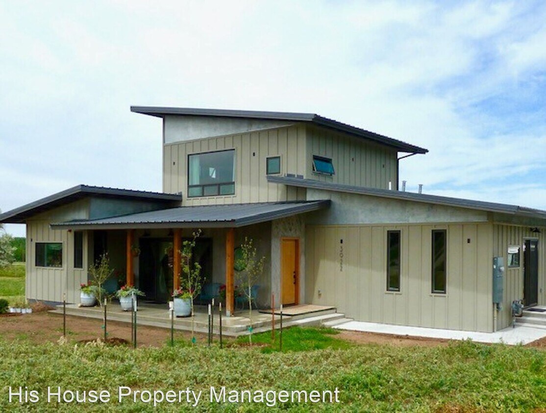 Foto principal - Studio, 1 bath House - 3922 Bingham Hill Rd
