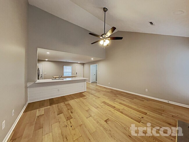 Foto del edificio - 4021 Deer Run Trce