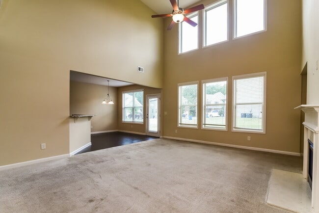 Building Photo - 192 Moorland Way NE