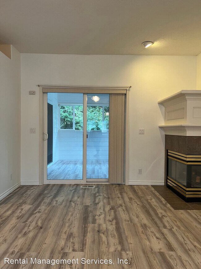 Foto del edificio - 2 br, 2 bath House - 67 NW Lillyben Place