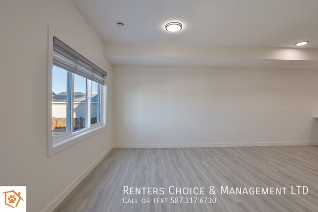 Photo du bâtiment - 3 Bedroom Main Floor Pet Friendly Suite