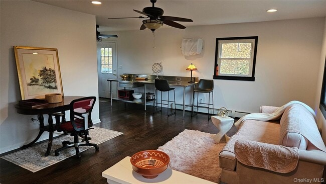 Building Photo - 40 Woodbury Rd