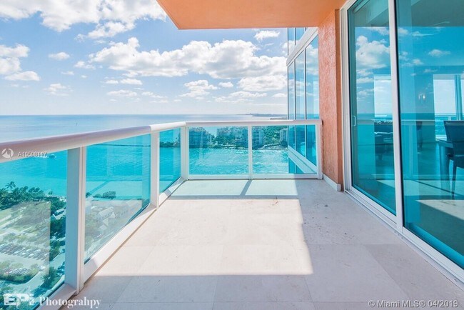 Foto del edificio - 300 South Pointe Dr