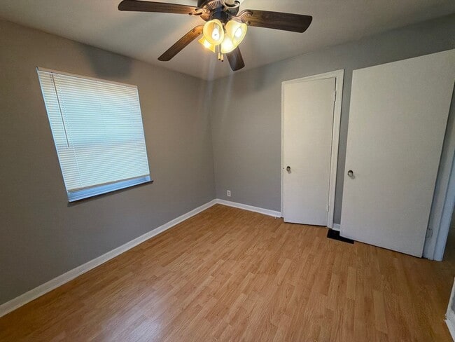 Foto del edificio - 6921 Pin Oak Dr