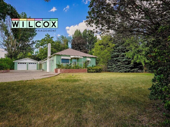 Building Photo - Executive, Fully Furnished Rental Property