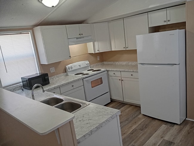 Building Photo - 14006 Bluegill Ln