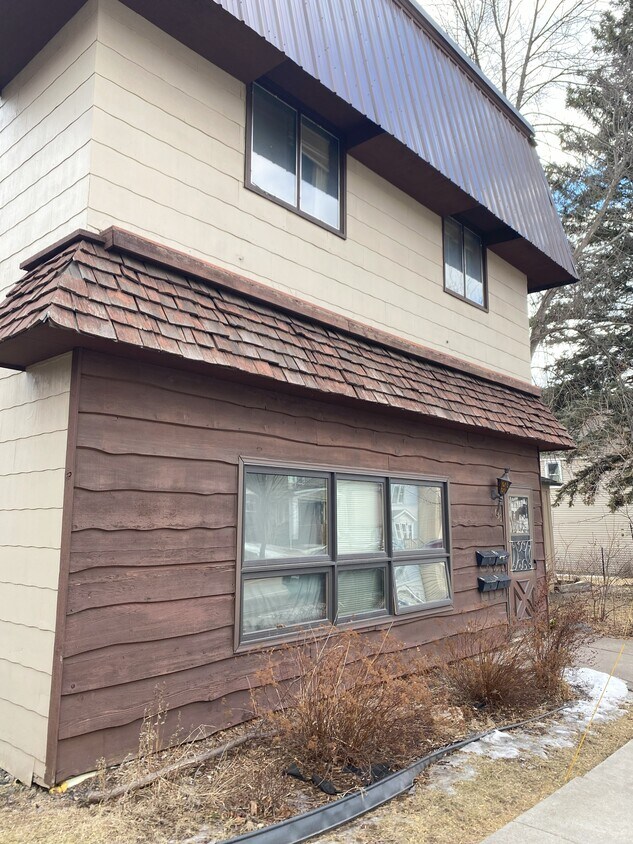 Foto principal - 630 N 57th Ave W