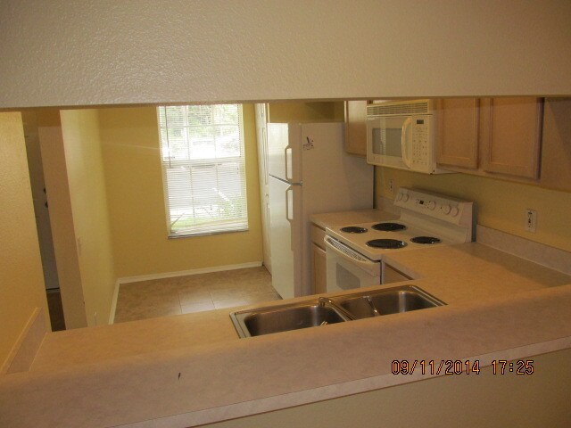Foto del edificio - NEW TAMPA 2 BEDROOM TOWNHOUSE-GATED COMMUNITY