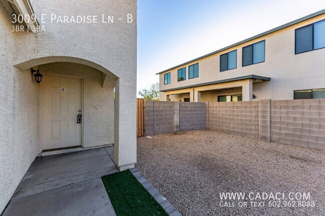 Foto del edificio - 3009 E Paradise Ln