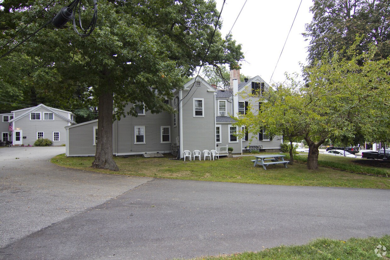 105 North St, Hingham, MA 02043 Apartments in Hingham, MA