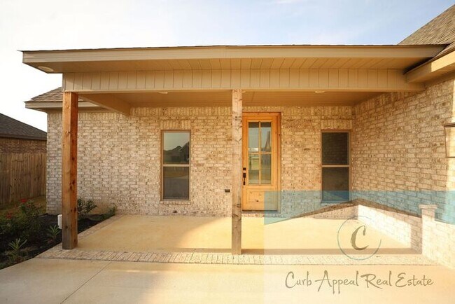 Foto del edificio - Luxury, new construction 3 bed, 2 bath home includes washer and dryer - Brookland!!