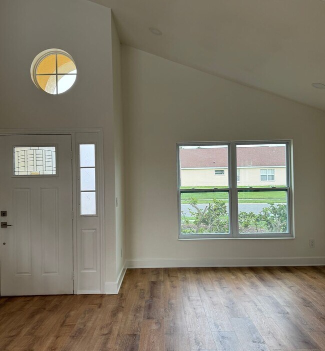 Building Photo - 4 Bedroom Pool Home for Rent