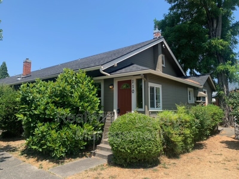 110 NE A St, Grants Pass, OR 97526 Condo for Rent in Grants Pass, OR