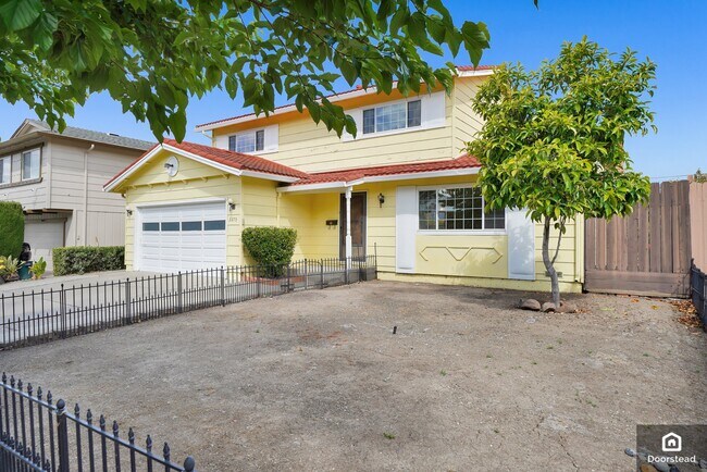 Building Photo - 3273 Cropley Ave