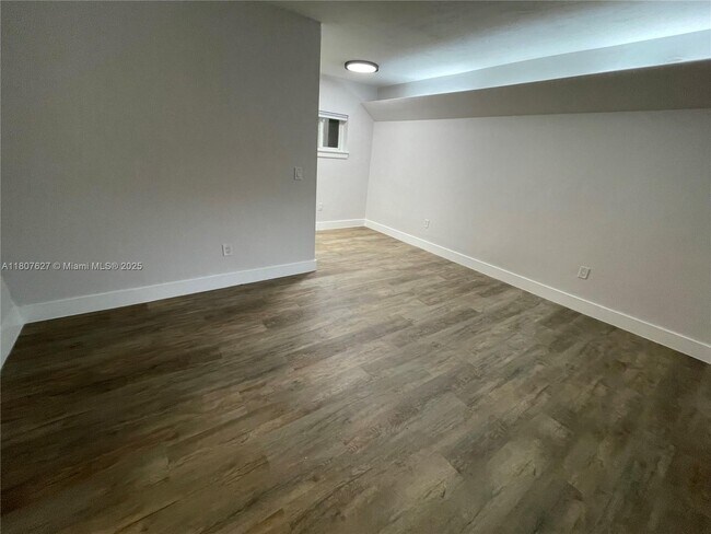Foto del edificio - 125 Edgewater Dr