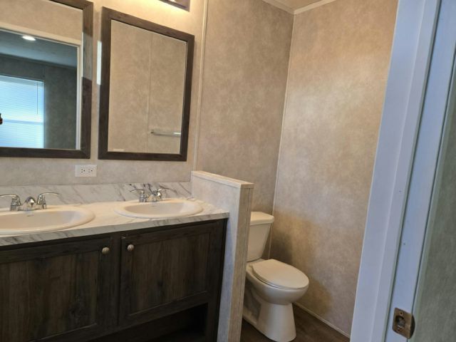 Foto del edificio - 454 Warbler Ln