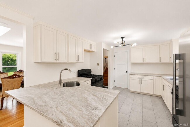 Foto del edificio - 249 Ridge Rd