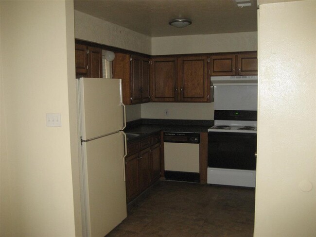 Building Photo - 2208 W Hickory St