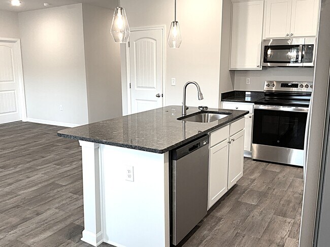 Building Photo - 3184 Emberly Dr