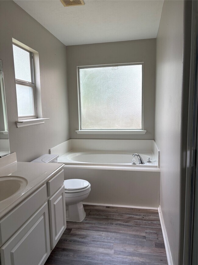 Building Photo - 18499 Sunrise Pines Dr
