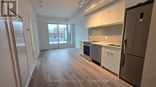 Building Photo - 1660 Bloor St W