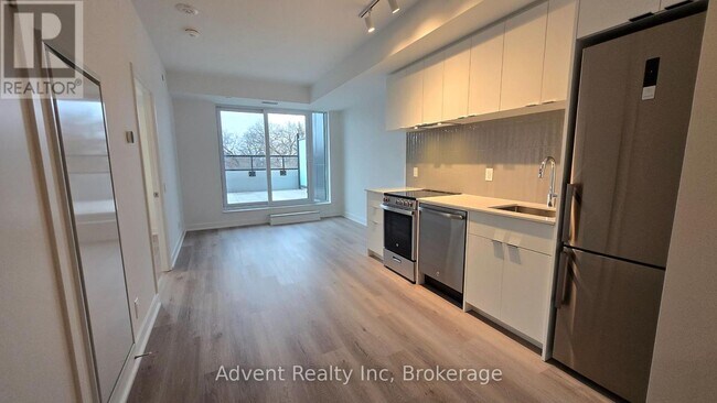 Photo du bâtiment - 1660 Bloor St W