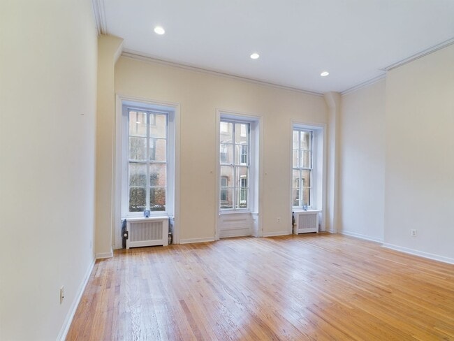 Building Photo - 1528 Pine St