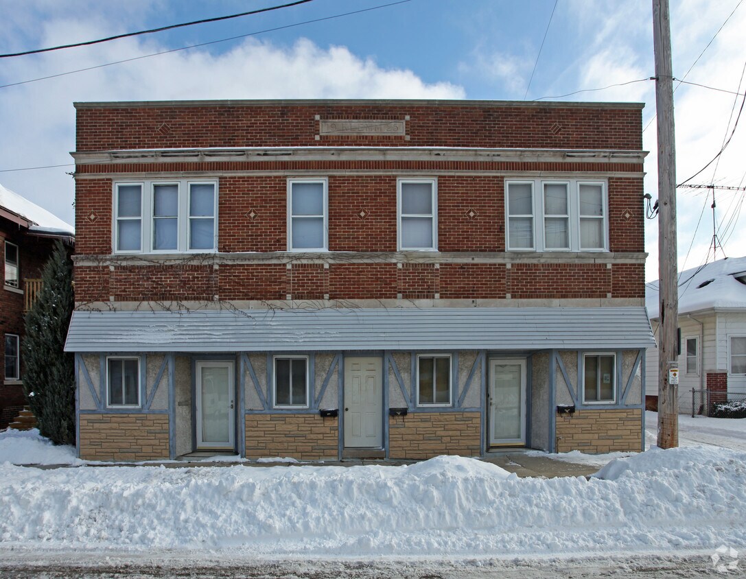 Building Photo - 6309 27 Ave