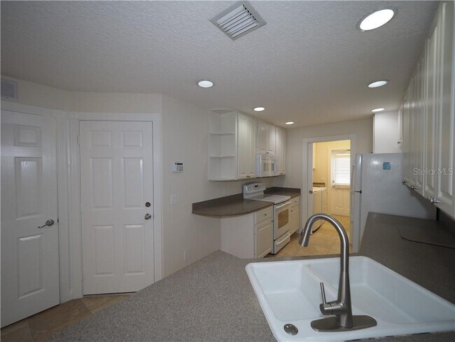 Building Photo - 6002 Madrano Dr