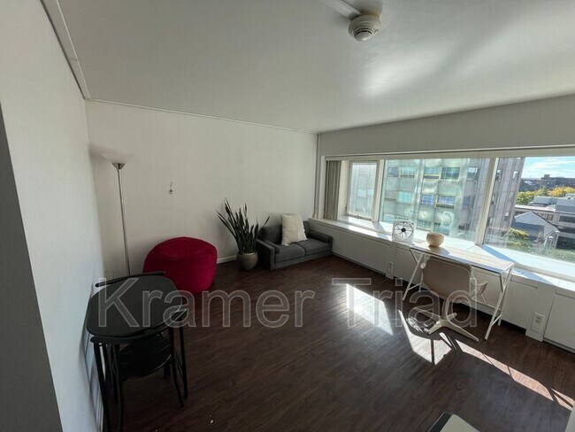 Building Photo - 555 E William St