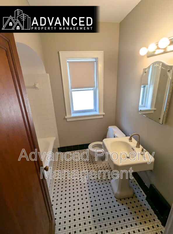 Foto del edificio - 3725 S Clement Ave