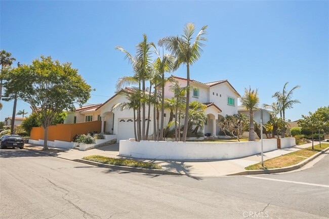 Building Photo - 1660 Catalina Ave
