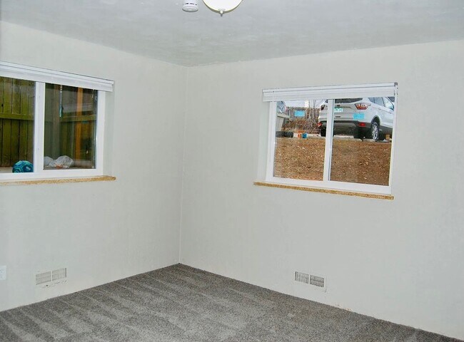 Foto del edificio - Updated 3BR • Parking • Private Entry • $1,650