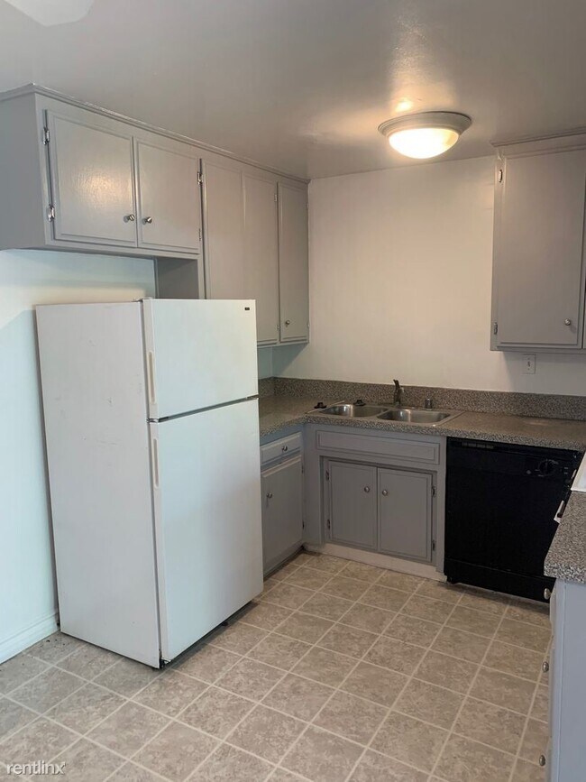 Foto del edificio - 10770 Lawler St