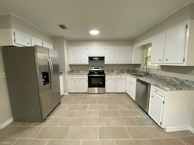 Building Photo - 3113 Wellborne Dr W