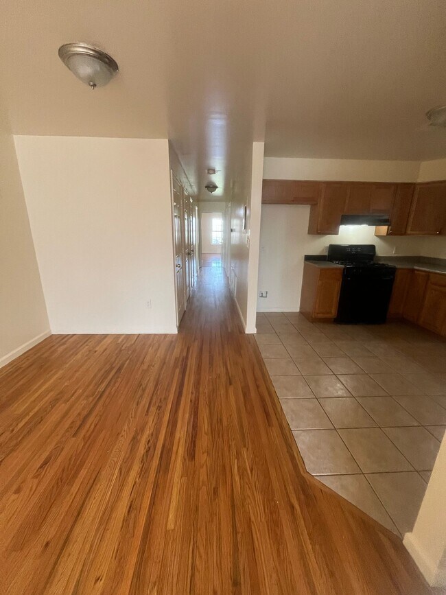 Building Photo - 410 S 16th St