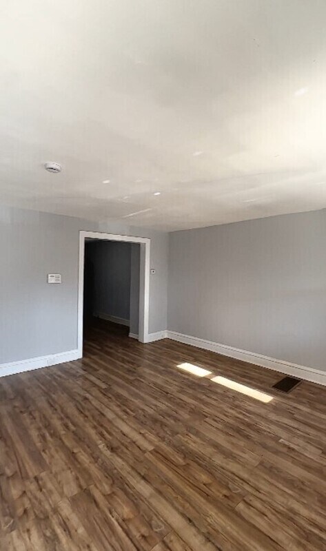 Foto del edificio - 5125 Sheldon St