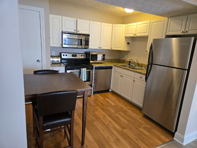Building Photo - 7871 Thornfield Ln