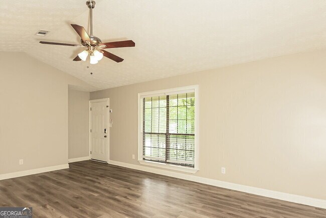 Foto del edificio - 411 Fairhaven Ct
