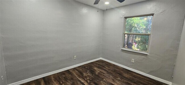 Foto del edificio - 430 N Charles St