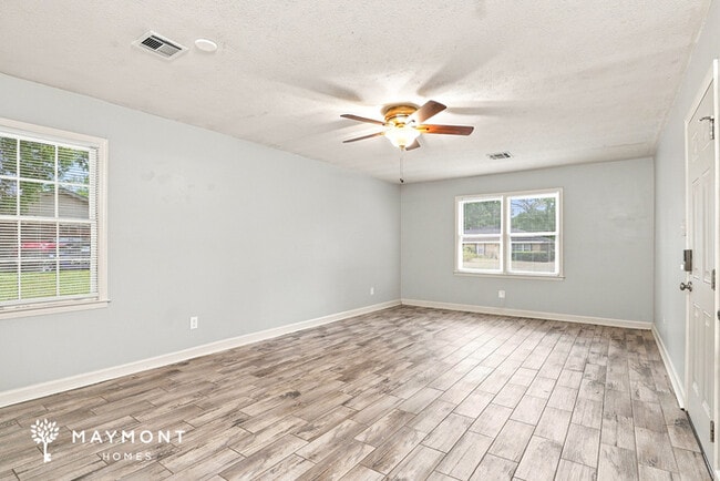 Building Photo - 3591 Robert E Lee Dr