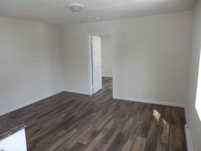 Building Photo - 82 Tonianne Dr