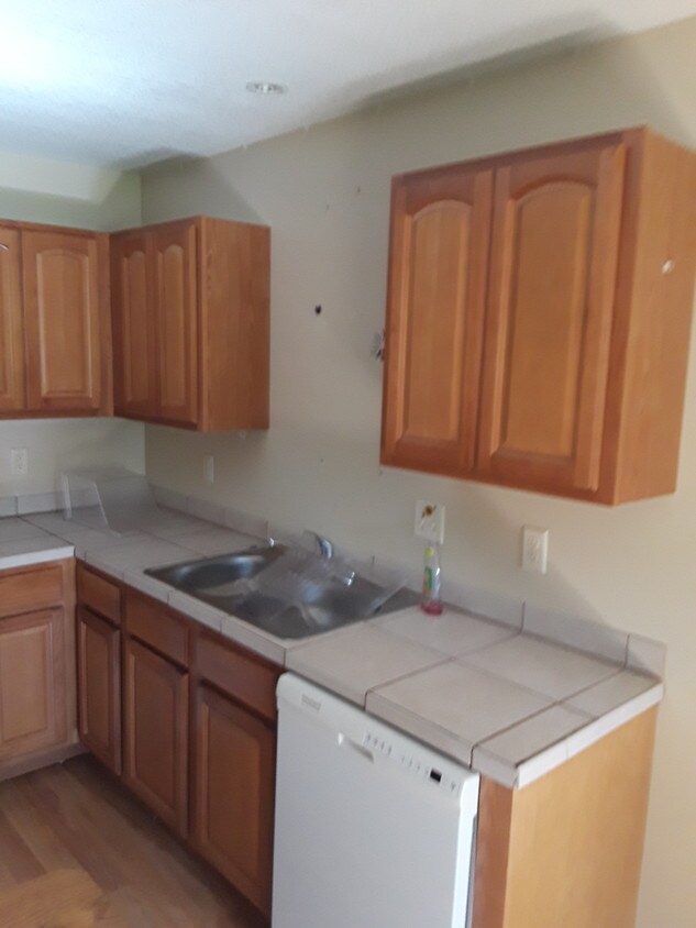 kitchen cupboards - 2472 Lexington Ave