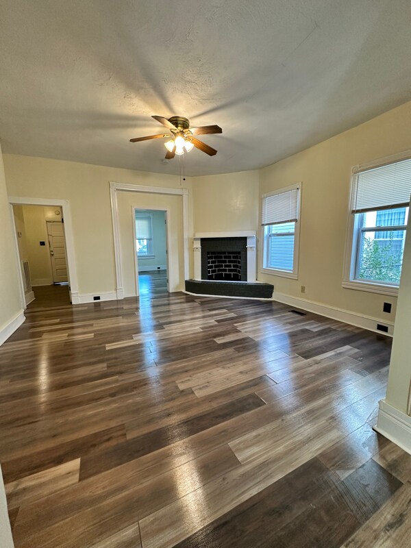 Foto del edificio - 127 Poplar Ave