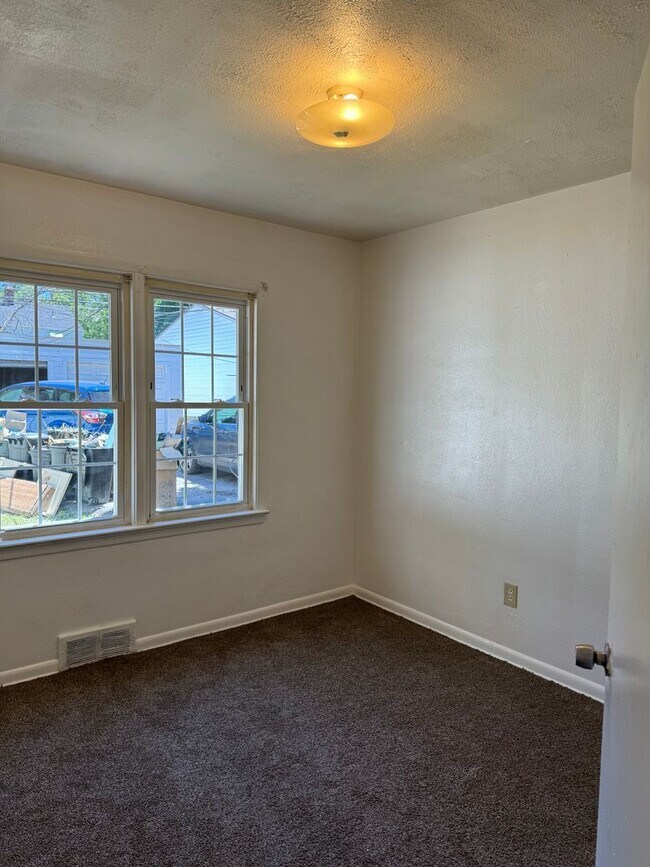 Building Photo - 3641 INGLESIDE