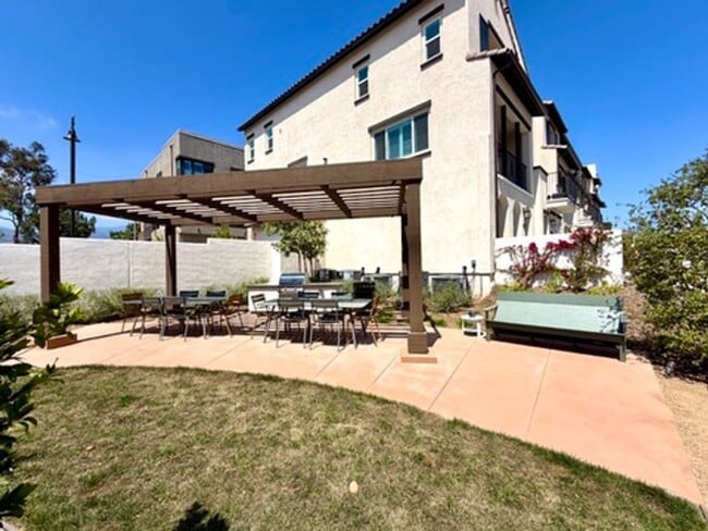 Building Photo - Brand-New Luxury Townhome for Lease in Claremont