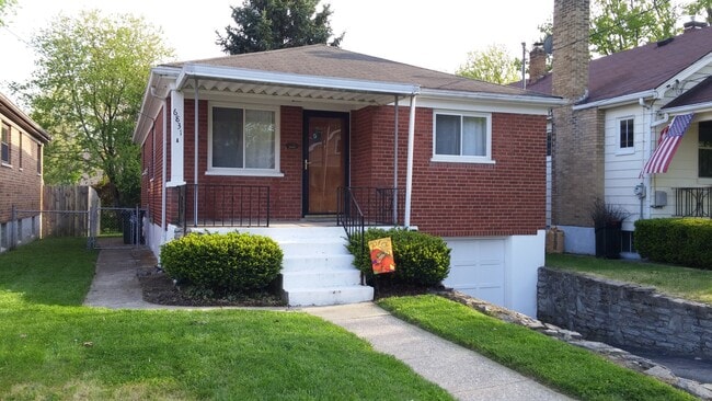 Building Photo - 6831a Buckingham