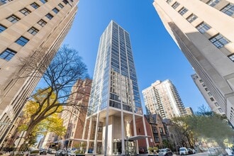 Building Photo - 1300 N Astor St